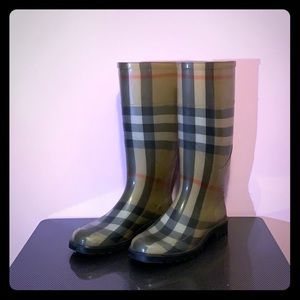 BURBERRY rain boots 35